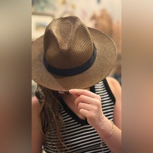 Biltmore Elegant Tan Natural Toyo Straw  Fedora with Black Band